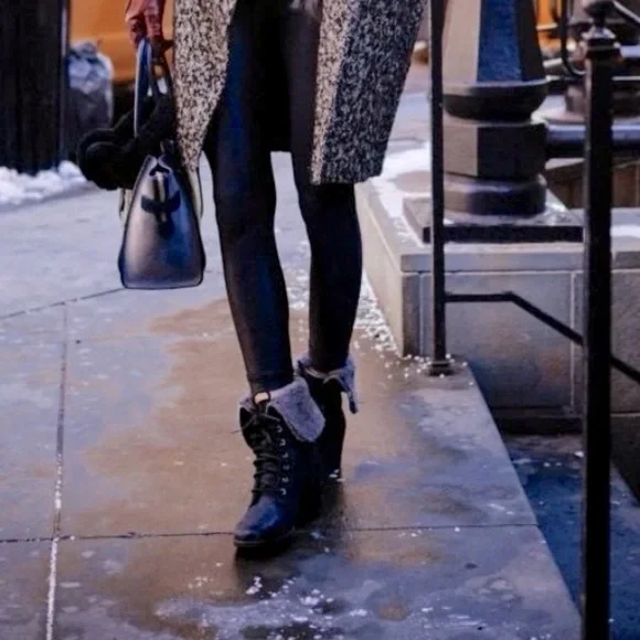 UGG Zea Wedge Boot Black Size 11 - Picture 2 of 14